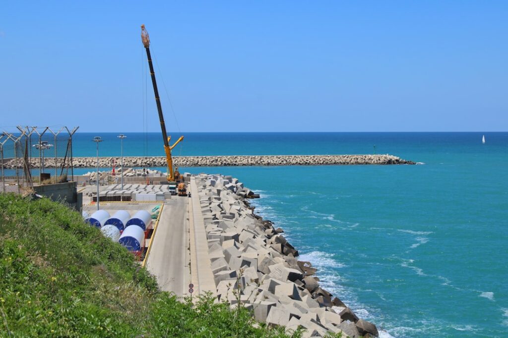 what is a marine contractor